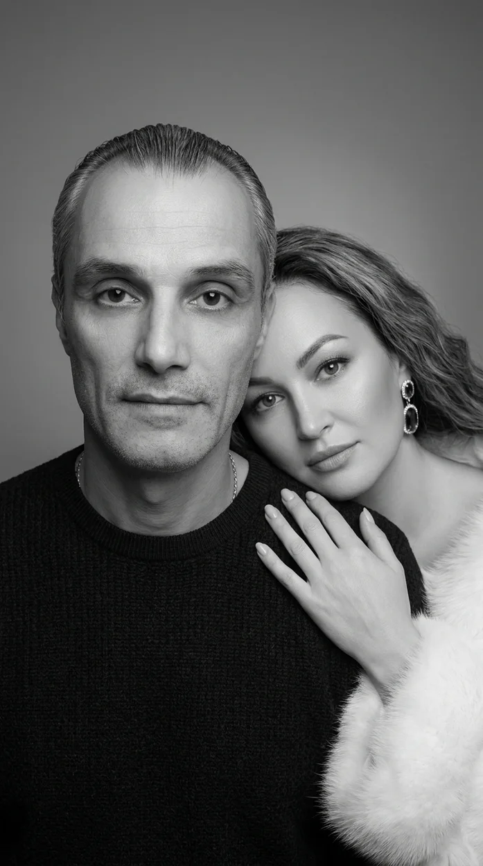  Чёрно-белый fashion-портрет пары в студии